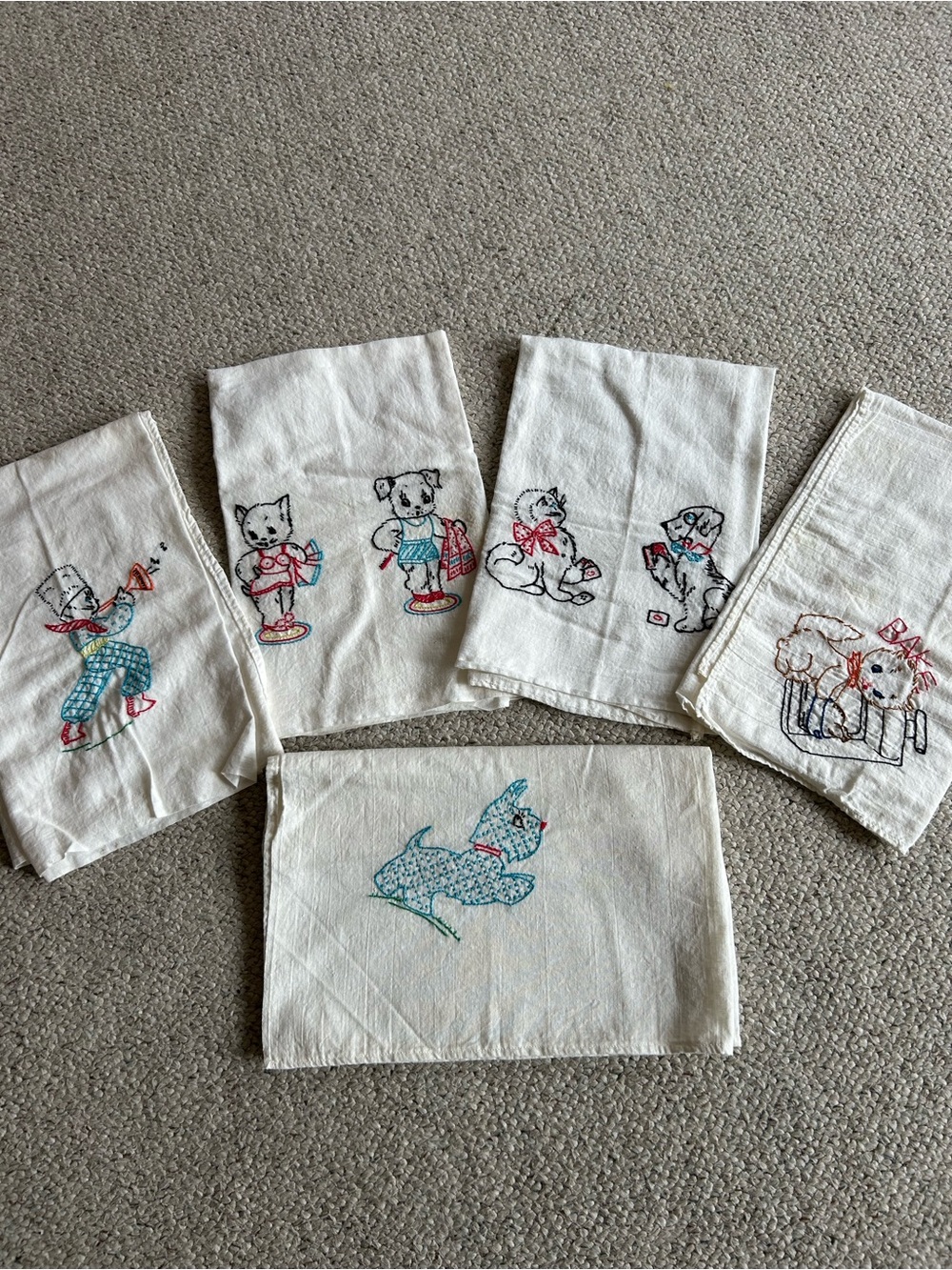 VINTAGE- Set of 6 Embroidered White Tea Towels